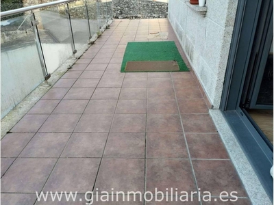 Venta Piso O Rosal. Piso de tres habitaciones en Calle Rúa do Morán 9. Buen estado primera planta con terraza