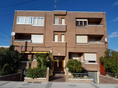 Venta Piso Pedrajas de San Esteban. Piso de cuatro habitaciones en Calle Libertad 13. A reformar segunda planta con terraza