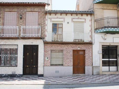 Venta Piso Pinos Puente. Piso de cuatro habitaciones en Calle Real.