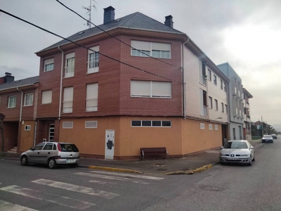 Venta Piso Ponferrada. Piso de tres habitaciones en Calle San Sebastián 2. Primera planta plaza de aparcamiento con terraza calefacción individual
