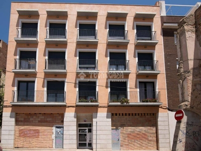 Venta Piso Reus. Piso de tres habitaciones en Carrer de Sant Antoni 16. Con balcón