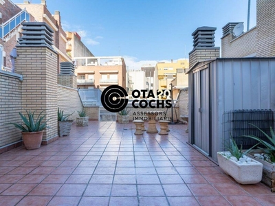 Venta Piso Reus. Piso de tres habitaciones en Sta Paula 7. Tercera planta con terraza