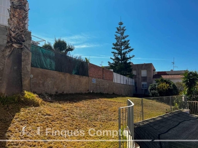 Venta Piso Roda de Berà. Piso de tres habitaciones Buen estado primera planta con terraza