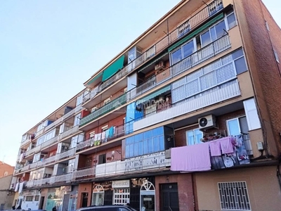Venta Piso San Fernando de Henares. Piso de cuatro habitaciones Entreplanta con terraza calefacción individual
