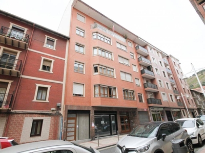 Venta Piso Santurtzi. Piso de tres habitaciones en Las ViÑas. Segunda planta