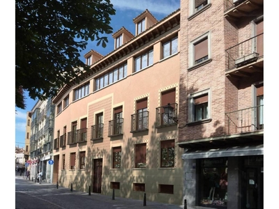 Venta Piso Segovia. Piso de cuatro habitaciones en Calle Doctor Laguna 3. Buen estado con terraza