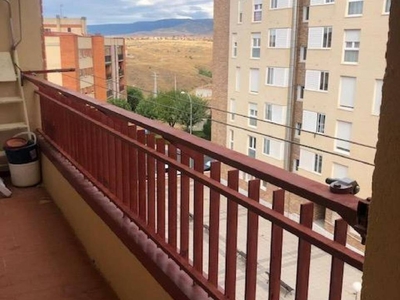 Venta Piso Segovia. Piso de tres habitaciones Buen estado con terraza