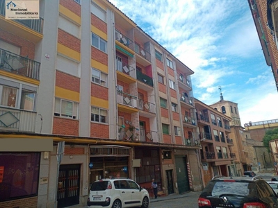 Venta Piso Segovia. Piso de tres habitaciones en San Anton. Cuarta planta con terraza