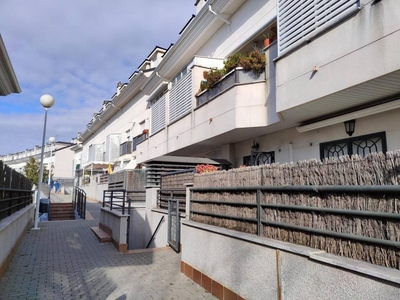 Venta Piso Sevilla la Nueva. Piso de dos habitaciones Buen estado tercera planta plaza de aparcamiento con terraza