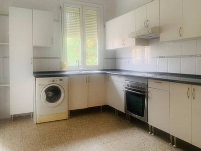 Venta Piso Tarragona. Piso de cuatro habitaciones en Calle Cervantes. Buen estado segunda planta