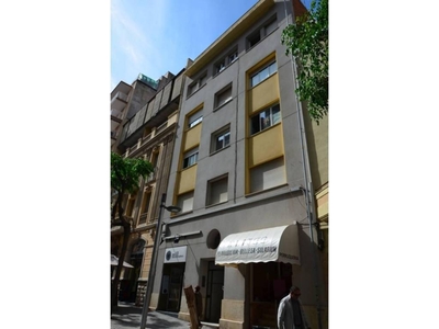 Venta Piso Tarragona. Piso de cuatro habitaciones en Calle REDING. A reformar primera planta