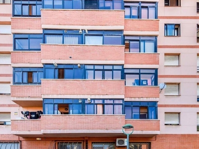 Venta Piso Tarragona. Piso de tres habitaciones en Garcia Lorca 2. Segunda planta con terraza