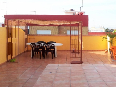 Venta Piso Torrent (València). Piso de tres habitaciones en ValÈncia. Tercera planta con terraza