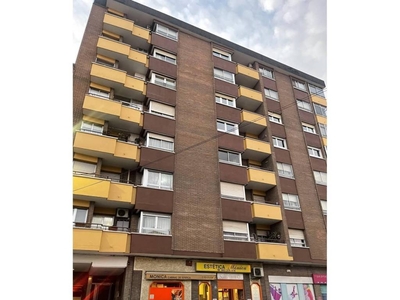 Venta Piso Valladolid. Piso de cuatro habitaciones en Calle VICTORIA. Buen estado primera planta con balcón