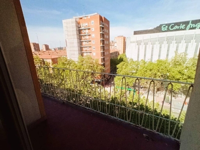 Venta Piso Valladolid. Piso de cuatro habitaciones en Paseo Zorrilla 6369. Sexta planta con terraza