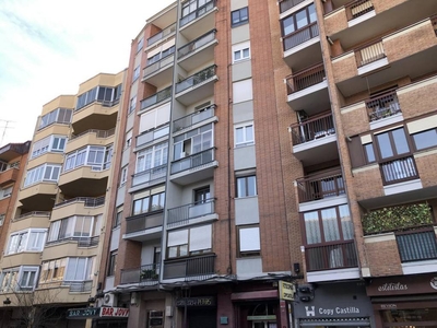 Venta Piso Valladolid. Piso de tres habitaciones en Calle Cardenal Mendoza. Sexta planta con terraza