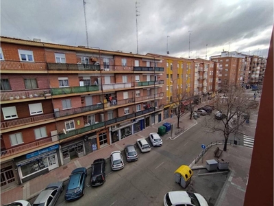 Venta Piso Valladolid. Piso de tres habitaciones en Calle moradas. Buen estado cuarta planta con terraza