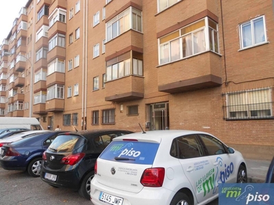 Venta Piso Valladolid. Piso de tres habitaciones en Calle RIGOBERTO CORTEJOSO. Buen estado tercera planta con terraza
