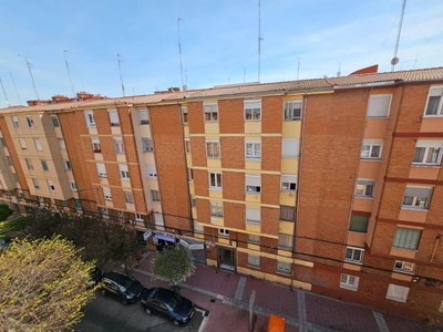 Venta Piso Valladolid. Piso de tres habitaciones en Moradas 29. Quinta planta con terraza