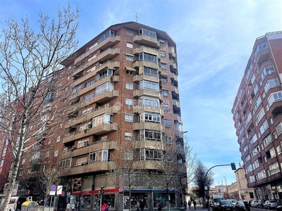 Venta Piso Valladolid. Piso de tres habitaciones Entreplanta con terraza calefacción central