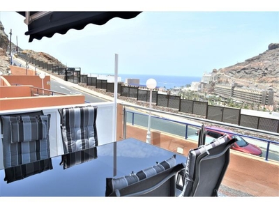 Apartamento con dos terrazas y vistas al mar se alquila desde junio a septiembre en Taurito.