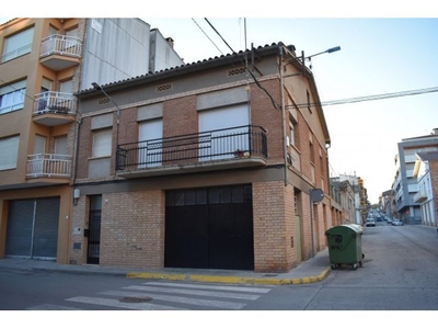 CASA ESQUINERA EN VENTA EN NAVÀS