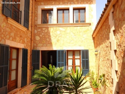 Casa Señorial con jardín en el centro de Campos