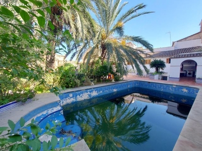 ESPECTACULAR CASA CON JARDINES, PISCINA Y GARAJE. CENTRO CASCO ANTIGUO!!