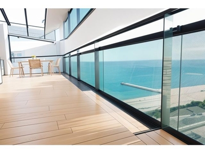 Fantástico apartamento moderno con terraza y vistas al mar en Diagonal Mar.