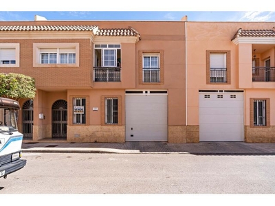 VIVIENDA SOBRE ALMACEN EN ZON PABELLON SANTA MARIA DEL ÁGUILA