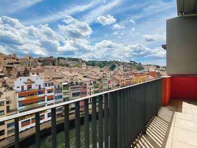 Alquiler ático atico duplex en plaza independencia en Girona