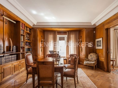 Alquiler piso elegante y exclusiva vivienda en Recoletos en Madrid