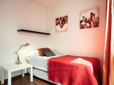 Alquiler piso hermoso apartamento con terraza privada y mucha luz natural en Barcelona