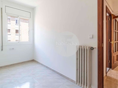 Alquiler piso tres dormitorios en Navas en Navas Barcelona