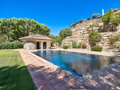 Casa inara villa en venta en marbella club golf resort, benahavis en Benahavís