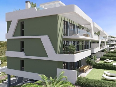 Dúplex apartamento dúplex de 2 dormitorios y 2 baños con terraza y vistas al mar en la cala en Mijas