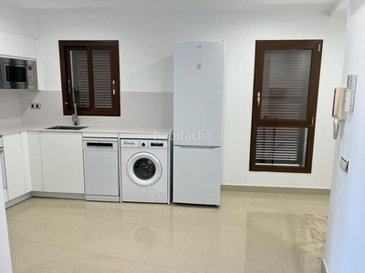 Dúplex en carrer de tasis dúplex con 2 habitaciones con parking, calefacción y aire acondicionado en Sitges