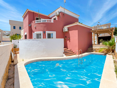 Exquisita villa de ensueño con piscina pivada: ¡Desata la belleza de San Miguel de Salinas! Venta San Miguel de Salinas