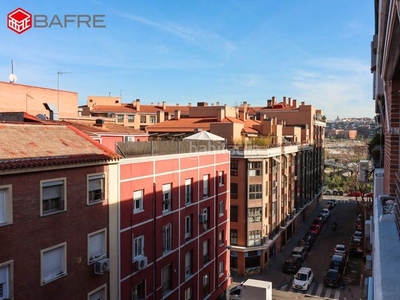 Piso en calle de santa saturnina 2 piso con 4 habitaciones con ascensor en Madrid