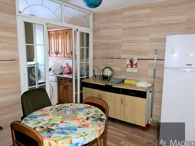 Piso estudio home ofrece piso de 90 m2 situado en ciudad pegaso, en san blas-canillejas. en Madrid