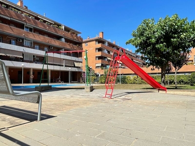 Piso finca joven con piscina y parking en finca opcional en Sant Boi de Llobregat