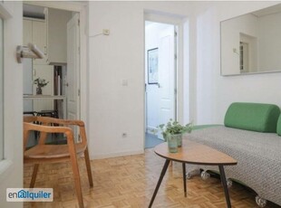 Apartamento de 3 dormitorios en alquiler en Malasaña, Madrid