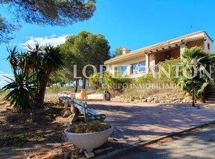 Chalet en venta en La Pobla de Vallbona, Valencia