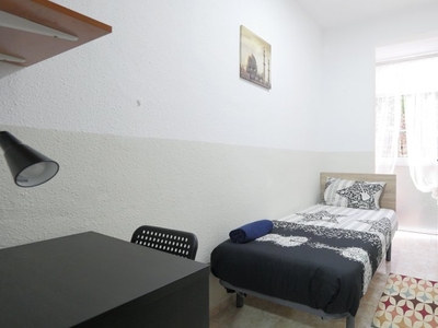 Acogedora habitación en piso de 4 dormitorios en Sant Martí, Barcelona