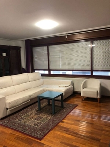 Alquiler de piso en calle Arquitecto Pérez Bellas de 4 habitaciones con terraza y muebles