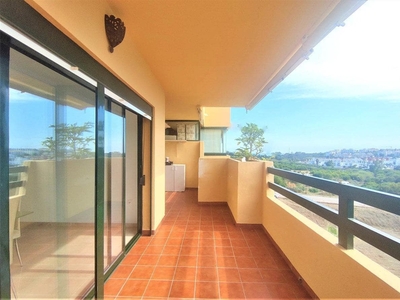 Apartamento en venta en La Concha - Resina Golf, Estepona, Málaga