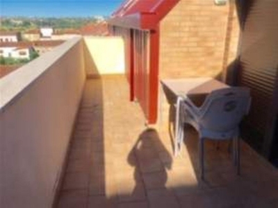Ático en alquiler en León de 2 habitaciones con terraza y garaje