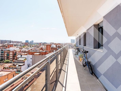Ático en carrer de Santa Eulàlia 141 sobreático reformado, piscina, exterior, vistas, 2 terrazas 65m5, 3 orientaciones, edificio 2013 . en Hospitalet de Llobregat (L´)