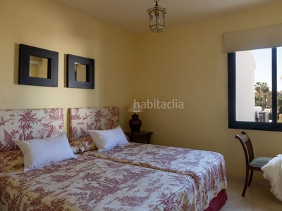 Casa adosada amplia adosada en san pedro playa con orientación suroeste, ideal para familias en Marbella