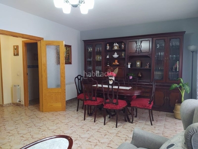 Casa adosada con 3 habitaciones con parking, calefacción y aire acondicionado en Pantoja